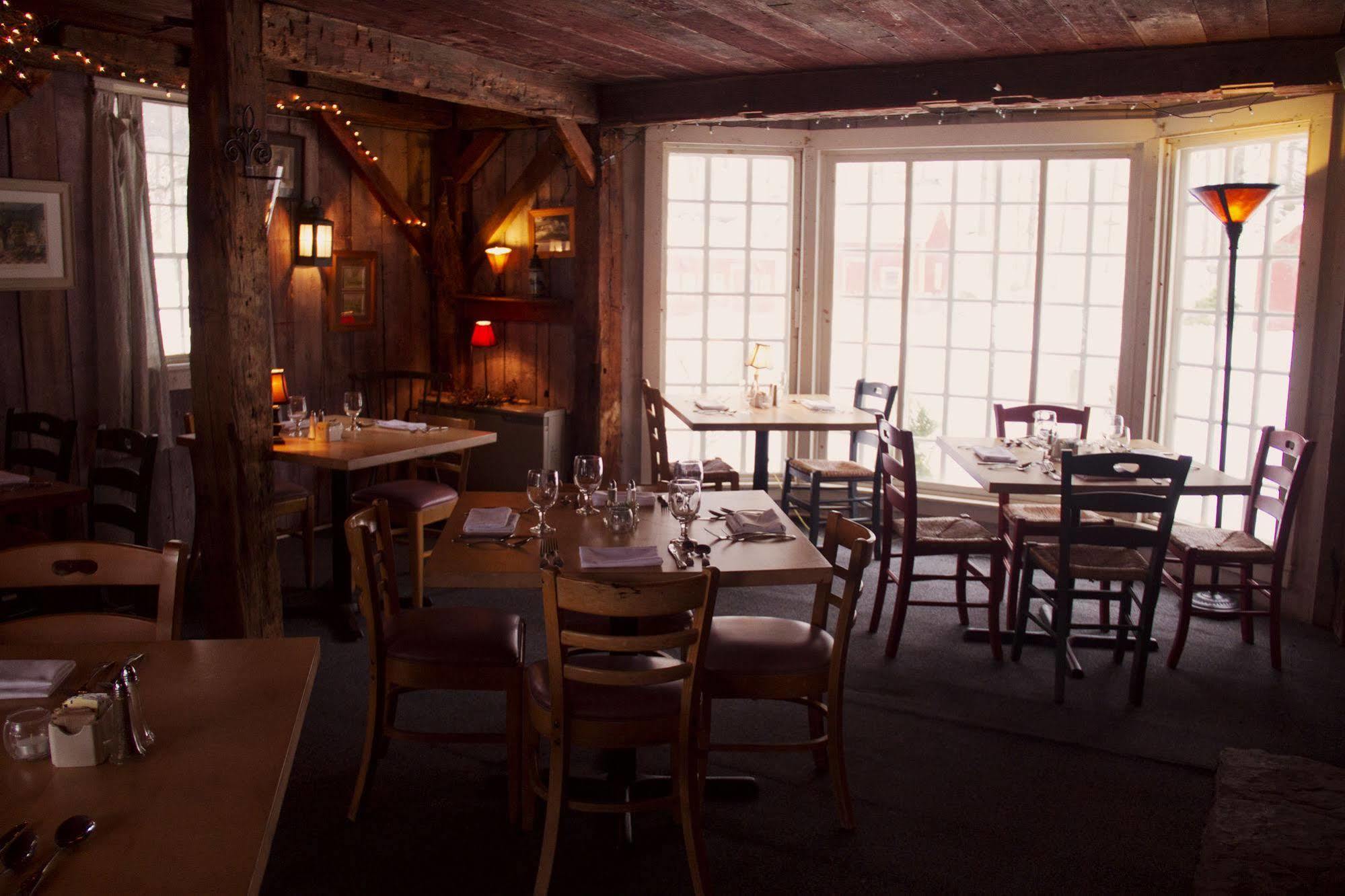 Inn At Baldwin Creek & Mary'S Restaurant Bristol Kültér fotó